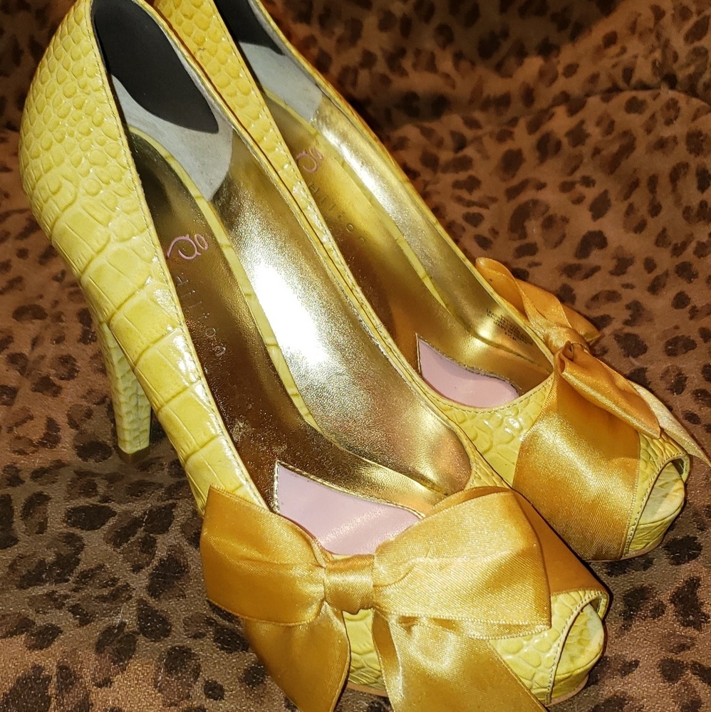 Paris Hilton yellow heels in Destiny 8.5